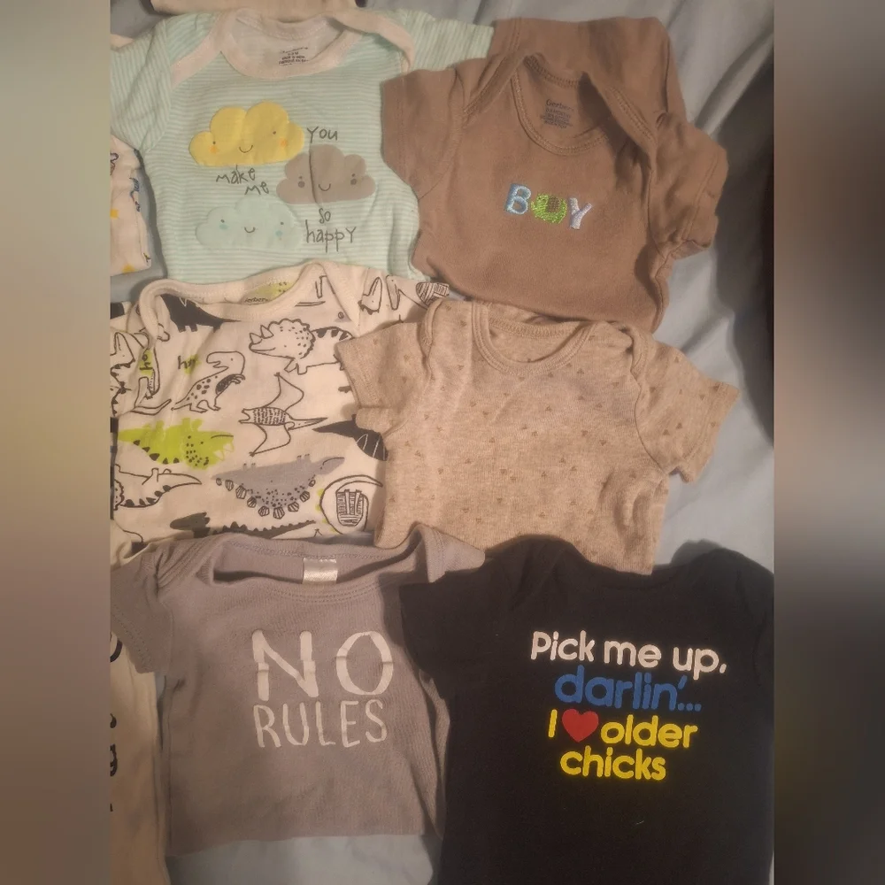 Assorted Baby Bodysuits Collection - Picture 4 of 4